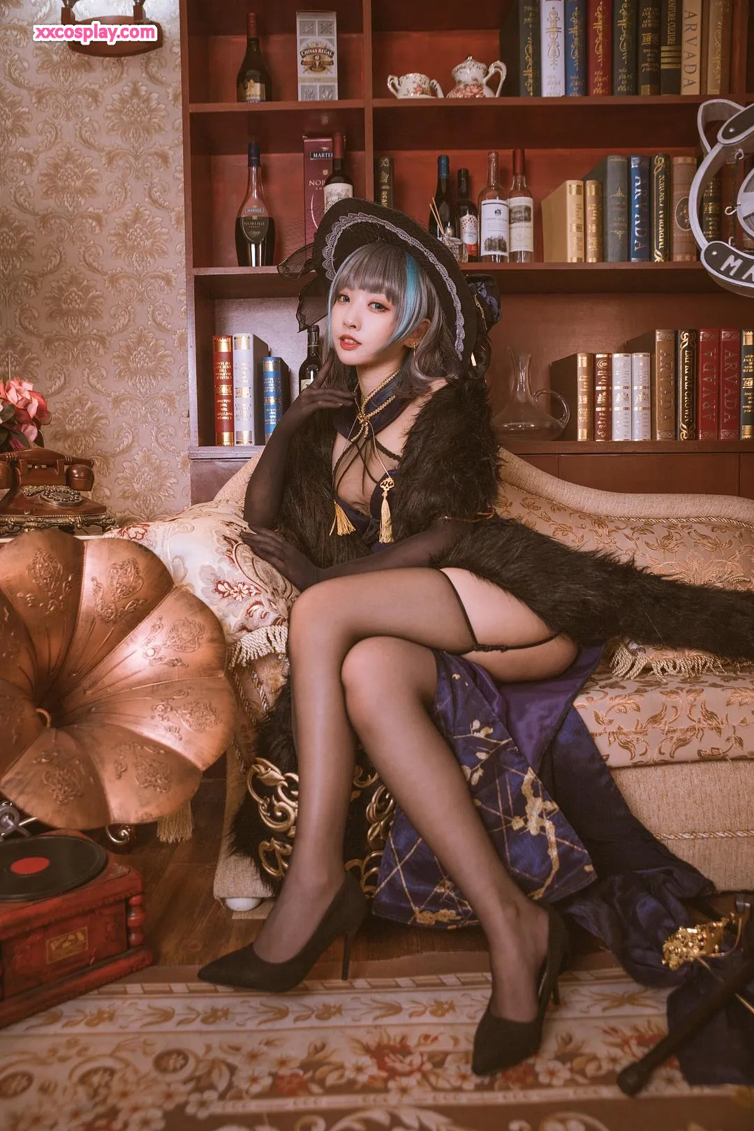 Miyamoto Sakura: Cheshire Qipao Seduction